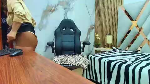 Amell Thomson online show from 06-15-26, 10:39