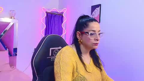 Snapshot of amely_tay chatting on 10-15-25, 11:54 AMELY online show from 10-15-25, 11:54