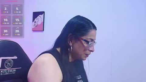 Snapshot of amely_tay chatting on 10-16-25, 11:55 AMELY online show from 10-16-25, 11:55