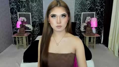 Claire online show from 11-05-25, 05:29