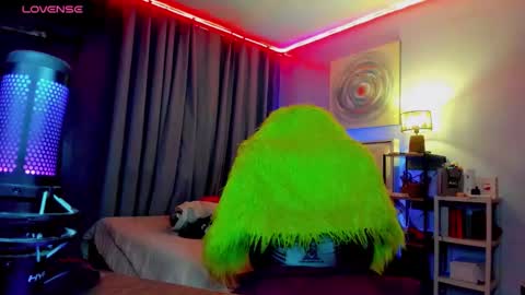 Snapshot of amethyst_ts chatting on 10-08-25, 06:11 AMETHYST look at my BIO online show from 10-08-25, 06:11