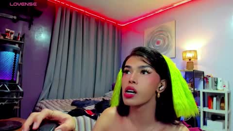 Snapshot of amethyst_ts chatting on 10-25-25, 03:51 AMETHYST look at my BIO online show from 10-25-25, 03:51