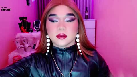 Snapshot of amiadoll chatting on 12-04-24, 04:16 Queen Mireska online show from 12-04-24, 04:16