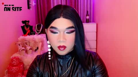 Snapshot of amiadoll chatting on 12-09-24, 12:40 Queen Mireska online show from 12-09-24, 12:40