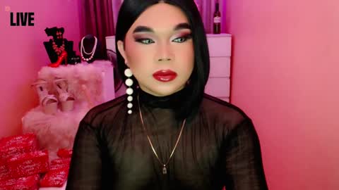 Snapshot of amiadoll chatting on 12-11-24, 12:23 Queen Mireska online show from 12-11-24, 12:23