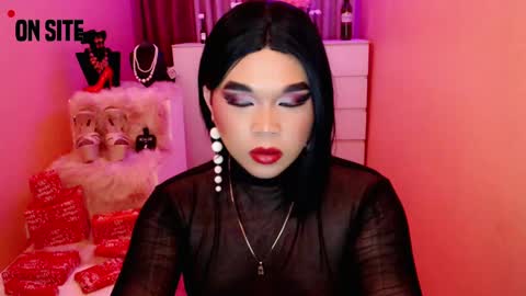 Snapshot of amiadoll chatting on 12-12-24, 07:26 Queen Mireska online show from 12-12-24, 07:26