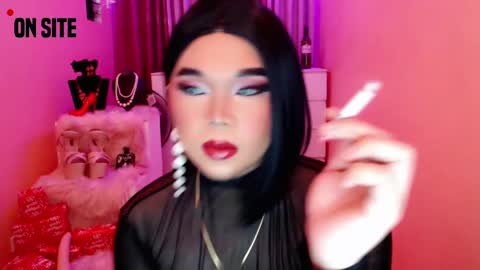 Snapshot of amiadoll chatting on 12-13-24, 12:39 Queen Mireska online show from 12-13-24, 12:39