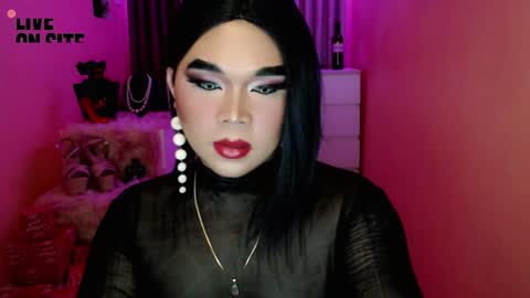 Snapshot of amiadoll chatting on 12-16-24, 03:43 Queen Mireska online show from 12-16-24, 03:43