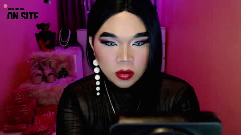 Snapshot of amiadoll chatting on 12-16-24, 06:49 Queen Mireska online show from 12-16-24, 06:49