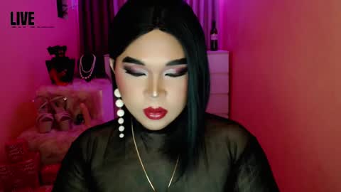 Snapshot of amiadoll chatting on 12-20-24, 01:54 Queen Mireska online show from 12-20-24, 01:54