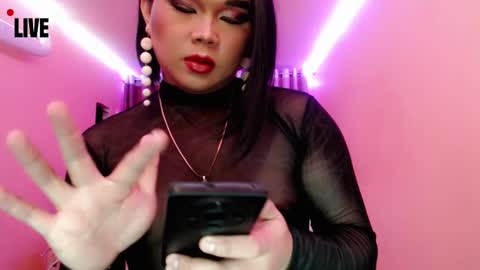 Snapshot of amiadoll chatting on 12-20-24, 08:55 Queen Mireska online show from 12-20-24, 08:55