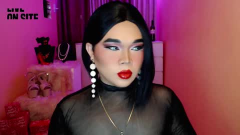 Snapshot of amiadoll chatting on 12-22-24, 04:17 Queen Mireska online show from 12-22-24, 04:17