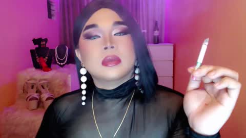 Snapshot of amiadoll chatting on 12-26-24, 01:54 Queen Mireska online show from 12-26-24, 01:54