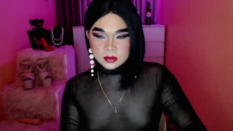 Snapshot of amiadoll chatting on 12-26-24, 06:22 Queen Mireska online show from 12-26-24, 06:22