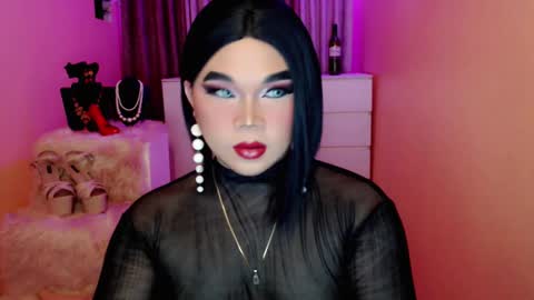 Snapshot of amiadoll chatting on 12-28-24, 12:56 Queen Mireska online show from 12-28-24, 12:56