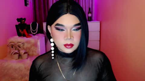 Snapshot of amiadoll chatting on 12-28-24, 03:59 Queen Mireska online show from 12-28-24, 03:59