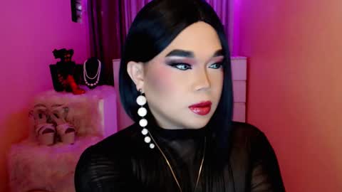 Snapshot of amiadoll chatting on 12-31-24, 05:44 Queen Mireska online show from 12-31-24, 05:44