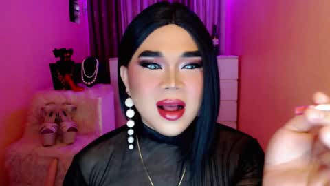 Snapshot of amiadoll chatting on 12-31-24, 08:48 Queen Mireska online show from 12-31-24, 08:48