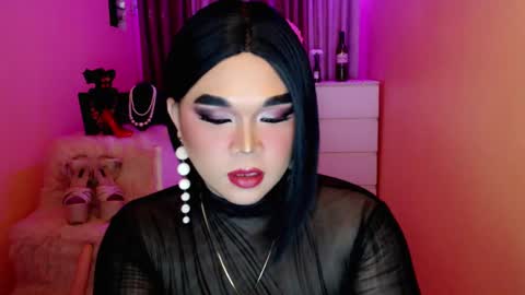 Snapshot of amiadoll chatting on 12-31-24, 11:53 Queen Mireska online show from 12-31-24, 11:53