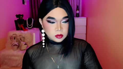 Snapshot of amiadoll chatting on 01-02-25, 11:09 Queen Mireska online show from 01-02-25, 11:09