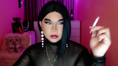 Snapshot of amiadoll chatting on 01-05-25, 10:53 Queen Mireska online show from 01-05-25, 10:53