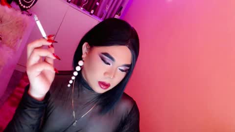 Snapshot of amiadoll chatting on 01-13-25, 09:52 Queen Mireska online show from 01-13-25, 09:52