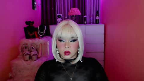 Snapshot of amiadoll chatting on 01-20-25, 03:50 Queen Mireska online show from 01-20-25, 03:50