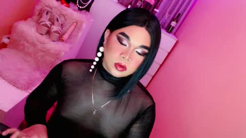 Snapshot of amiadoll chatting on 01-26-25, 06:06 Queen Mireska online show from 01-26-25, 06:06