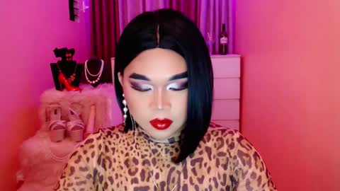 Snapshot of amiadoll chatting on 02-01-25, 11:43 Queen Mireska online show from 02-01-25, 11:43