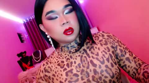 Snapshot of amiadoll chatting on 02-01-25, 02:45 Queen Mireska online show from 02-01-25, 02:45