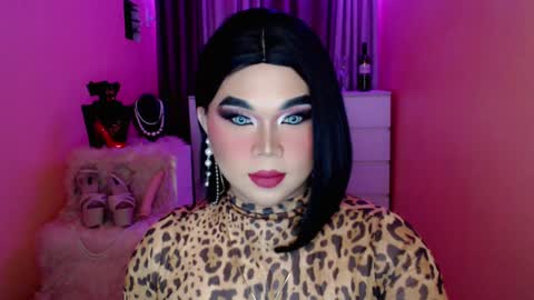 Snapshot of amiadoll chatting on 02-02-25, 10:57 Queen Mireska online show from 02-02-25, 10:57