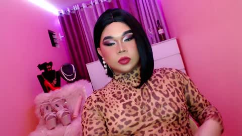 Snapshot of amiadoll chatting on 02-02-25, 02:02 Queen Mireska online show from 02-02-25, 02:02