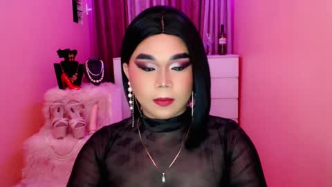 Snapshot of amiadoll chatting on 02-03-25, 11:31 Queen Mireska online show from 02-03-25, 11:31