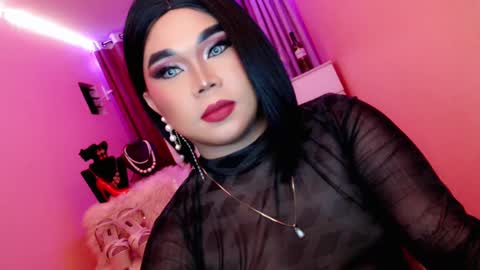 Snapshot of amiadoll chatting on 02-03-25, 02:34 Queen Mireska online show from 02-03-25, 02:34