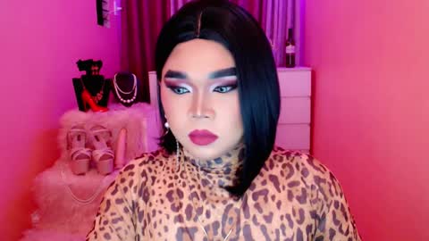 Snapshot of amiadoll chatting on 02-04-25, 11:38 Queen Mireska online show from 02-04-25, 11:38