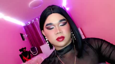 Snapshot of amiadoll chatting on 02-04-25, 05:45 Queen Mireska online show from 02-04-25, 05:45