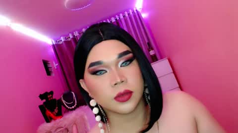 Snapshot of amiadoll chatting on 02-05-25, 05:31 Queen Mireska online show from 02-05-25, 05:31