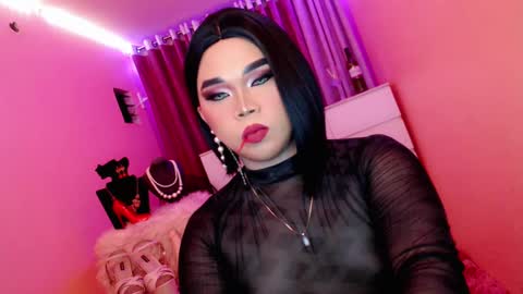 Snapshot of amiadoll chatting on 02-06-25, 11:10 Queen Mireska online show from 02-06-25, 11:10