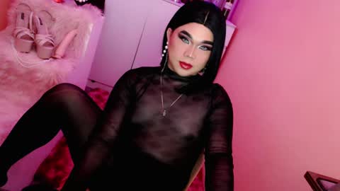 Snapshot of amiadoll chatting on 02-08-25, 02:16 Queen Mireska online show from 02-08-25, 02:16