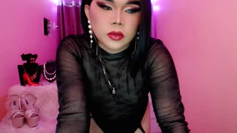 Snapshot of amiadoll chatting on 02-09-25, 03:56 Queen Mireska online show from 02-09-25, 03:56