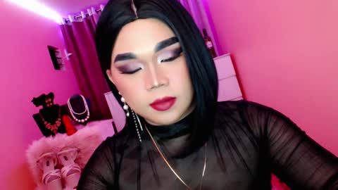 Snapshot of amiadoll chatting on 02-13-25, 03:35 Queen Mireska online show from 02-13-25, 03:35