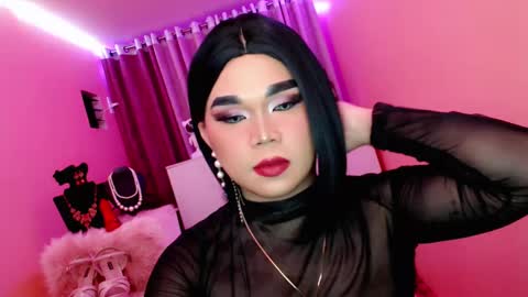 Snapshot of amiadoll chatting on 02-13-25, 06:38 Queen Mireska online show from 02-13-25, 06:38