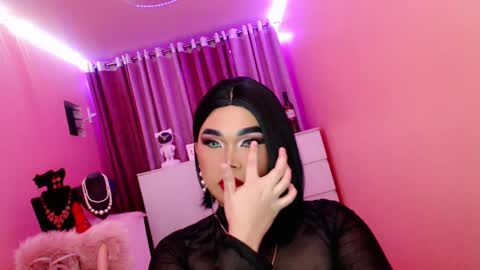 Snapshot of amiadoll chatting on 02-16-25, 04:10 Queen Mireska online show from 02-16-25, 04:10