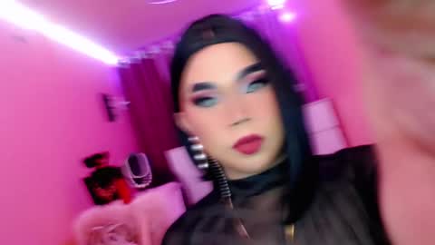 Snapshot of amiadoll chatting on 02-18-25, 11:55 Queen Mireska online show from 02-18-25, 11:55