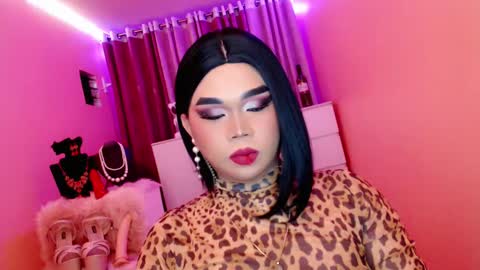 Snapshot of amiadoll chatting on 02-20-25, 12:47 Queen Mireska online show from 02-20-25, 12:47