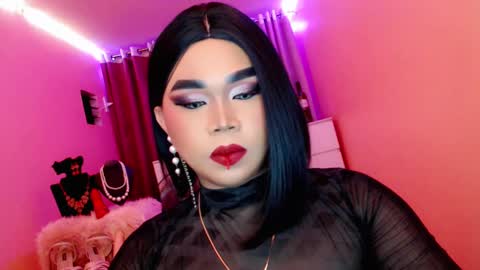 Snapshot of amiadoll chatting on 02-22-25, 12:08 Queen Mireska online show from 02-22-25, 12:08