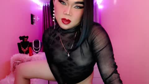 Snapshot of amiadoll chatting on 02-22-25, 06:19 Queen Mireska online show from 02-22-25, 06:19