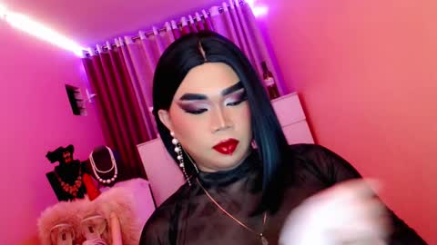 Snapshot of amiadoll chatting on 02-23-25, 11:22 Queen Mireska online show from 02-23-25, 11:22