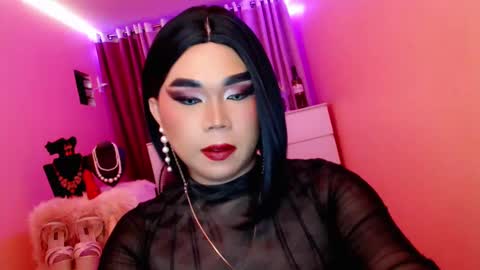 Snapshot of amiadoll chatting on 02-23-25, 05:29 Queen Mireska online show from 02-23-25, 05:29