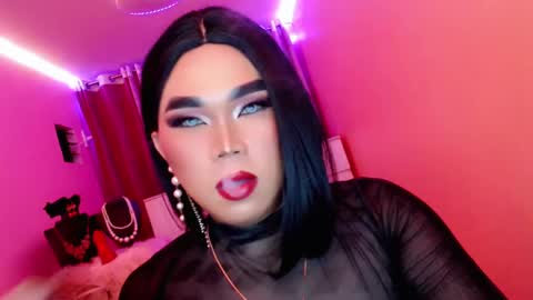 Snapshot of amiadoll chatting on 03-01-25, 04:33 Queen Mireska online show from 03-01-25, 04:33